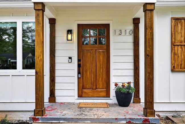 property at 1310 Kenilworth Dr SW