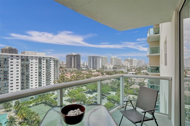 19370 Collins Ave, Unit 1504 in Sunny Isles Beach, FL - Foto de edificio - Building Photo