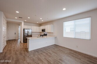 17341 W Smoketree Dr in Surprise, AZ - Building Photo - Building Photo