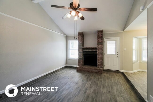 1010 Galaxy Dr in Arlington, TX - Foto de edificio - Building Photo