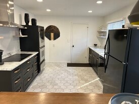 2012 W 22nd St in Sioux Falls, SD - Building Photo