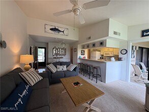 5590 Trailwinds Dr in Ft. Myers, FL - Building Photo - Building Photo