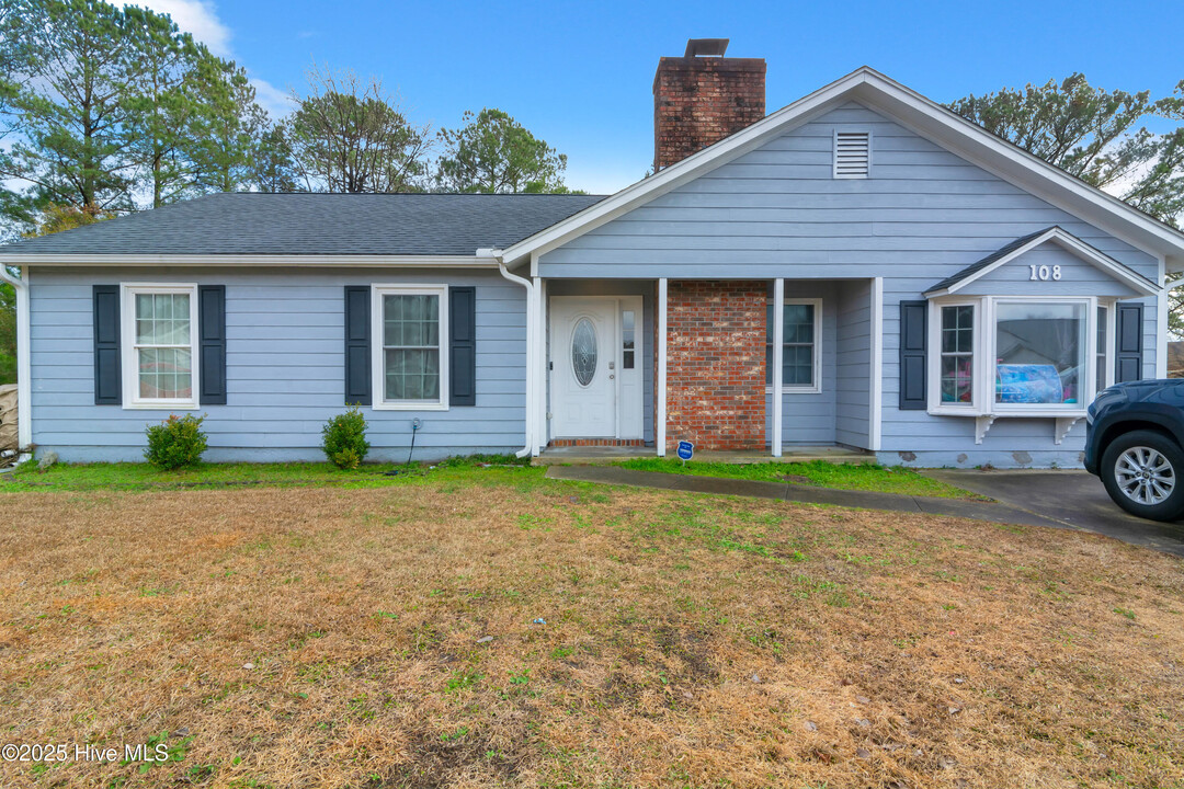 108 Grey Fox Ln in Jacksonville, NC - Building Photo