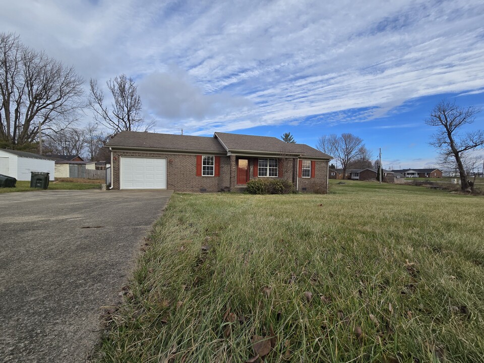 315 E 6th St in Hardinsburg, KY - Building Photo