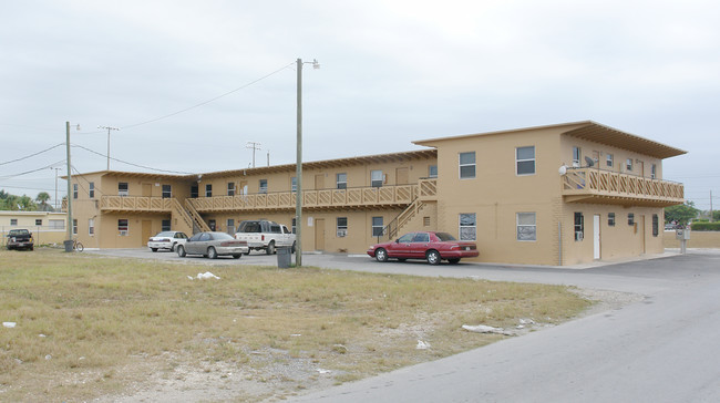 301 SW 12th Ave in Homestead, FL - Foto de edificio - Building Photo