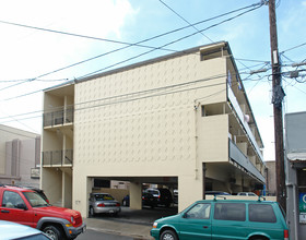 1731 Democrat St in Honolulu, HI - Building Photo - Building Photo