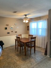 210 N 4th St-Unit -3 in Springfield, NE - Foto de edificio - Building Photo