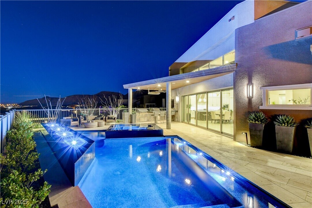 6300 Clovis Point St in Las Vegas, NV - Building Photo