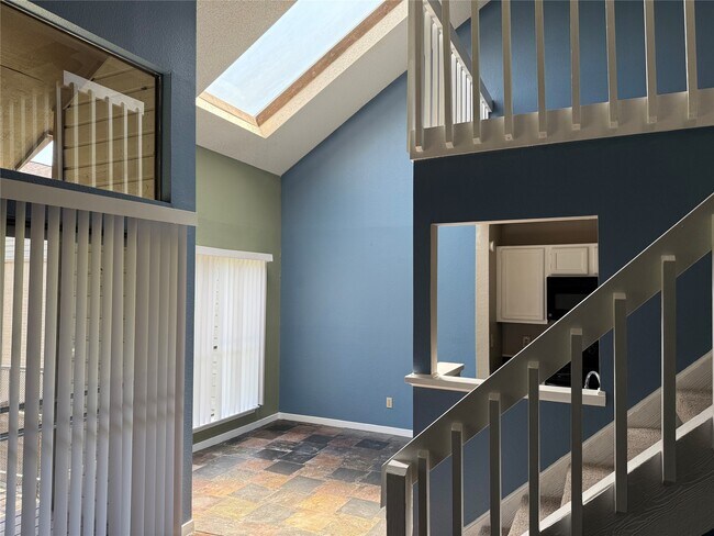 8579 Sands Point Dr in Houston, TX - Building Photo - Building Photo