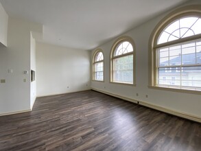 St George Apartments in Manchester, NH - Building Photo - Building Photo