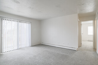 Waverly Park Apartments in Lansing, MI - Building Photo - Interior Photo