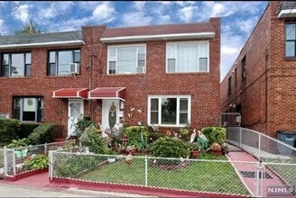 5500 Park Ave, Unit 2nd floor in West New York, NJ - Foto de edificio - Building Photo