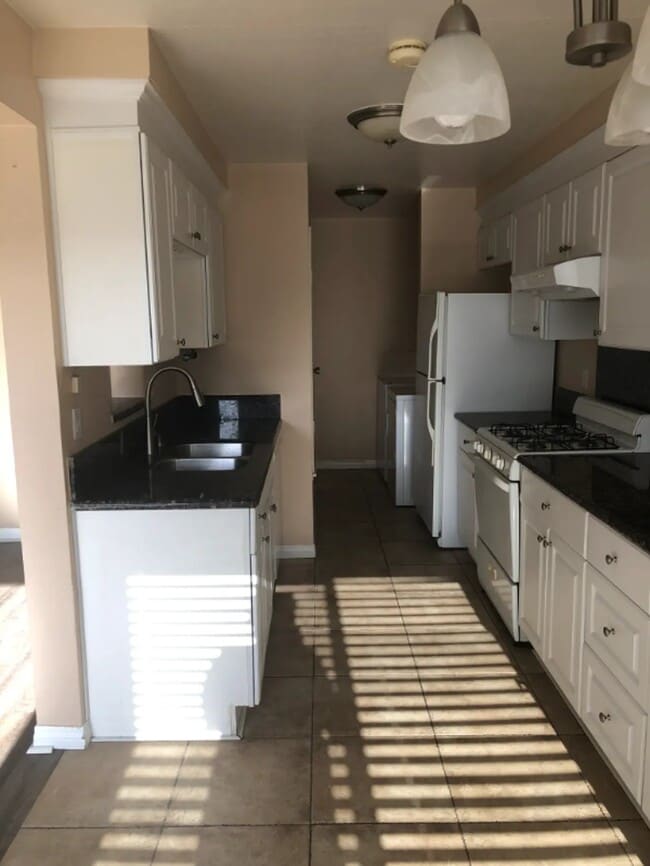 3690 Spyglass Way in Oceanside, CA - Foto de edificio - Building Photo