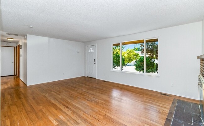 7621 Easy St in Everett, WA - Building Photo - Building Photo