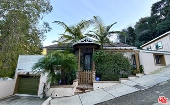 1552 Crater Ln in Los Angeles, CA - Building Photo