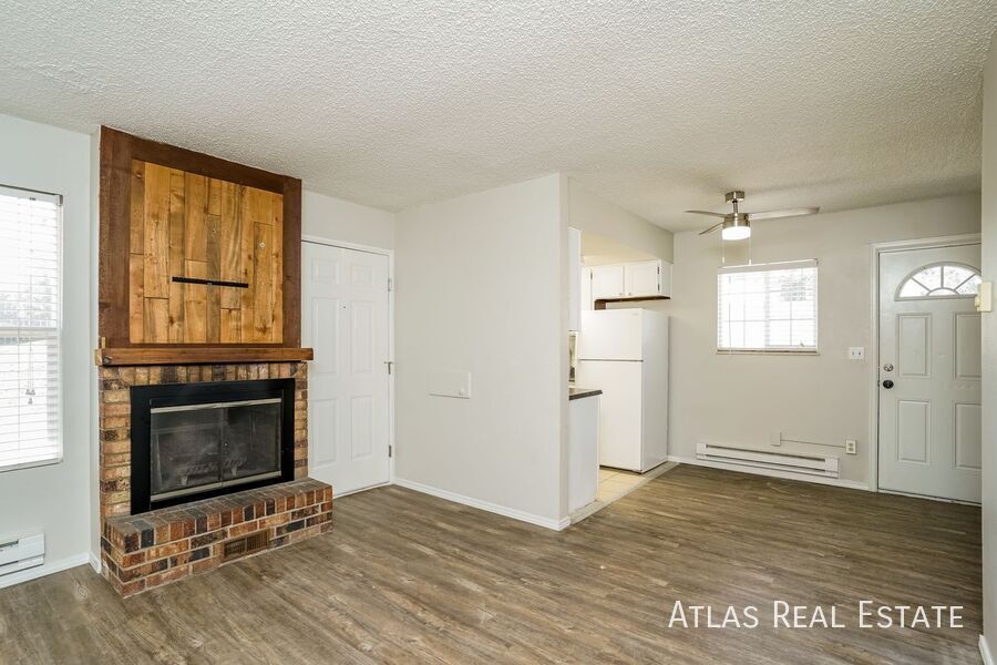 946 N 19th St in Colorado Springs, CO - Building Photo