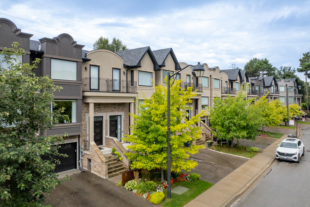 16 Matthew Crt in Toronto, ON - Building Photo