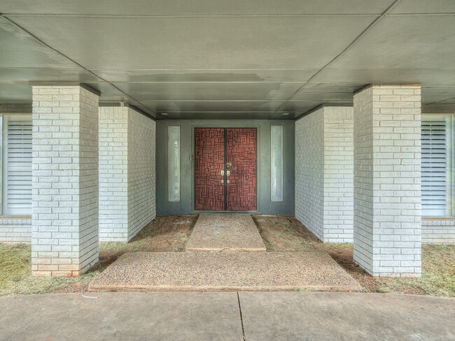 12136 Thorn Ridge Rd in Oklahoma City, OK - Building Photo - Building Photo