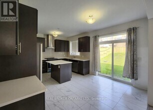 9 Acacia Ct in East Gwillimbury, ON - Building Photo - Building Photo