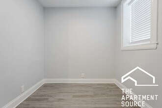 2647 N Sacramento Ave, Unit G in Chicago, IL - Building Photo - Building Photo