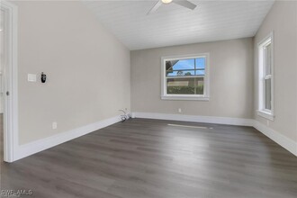 270 Madison Dr in Naples, FL - Building Photo - Building Photo