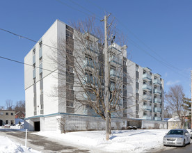 Bristol Park Place in Guelph, ON - Building Photo - Building Photo