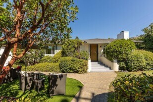 2166 E Valley Rd in Montecito, CA - Building Photo