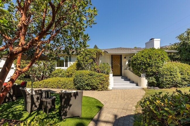 property at 2166 E Valley Rd