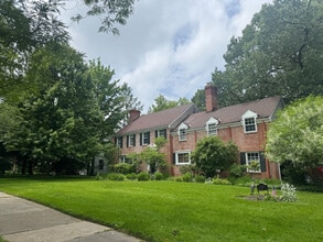 21449 Fairmount Blvd in Cleveland, OH - Building Photo - Building Photo