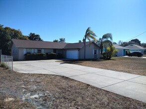 5286 Deltona Blvd in Spring Hill, FL - Building Photo - Building Photo