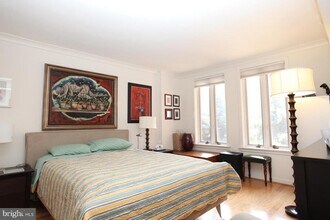 1045 31st St NW in Washington, DC - Building Photo - Building Photo