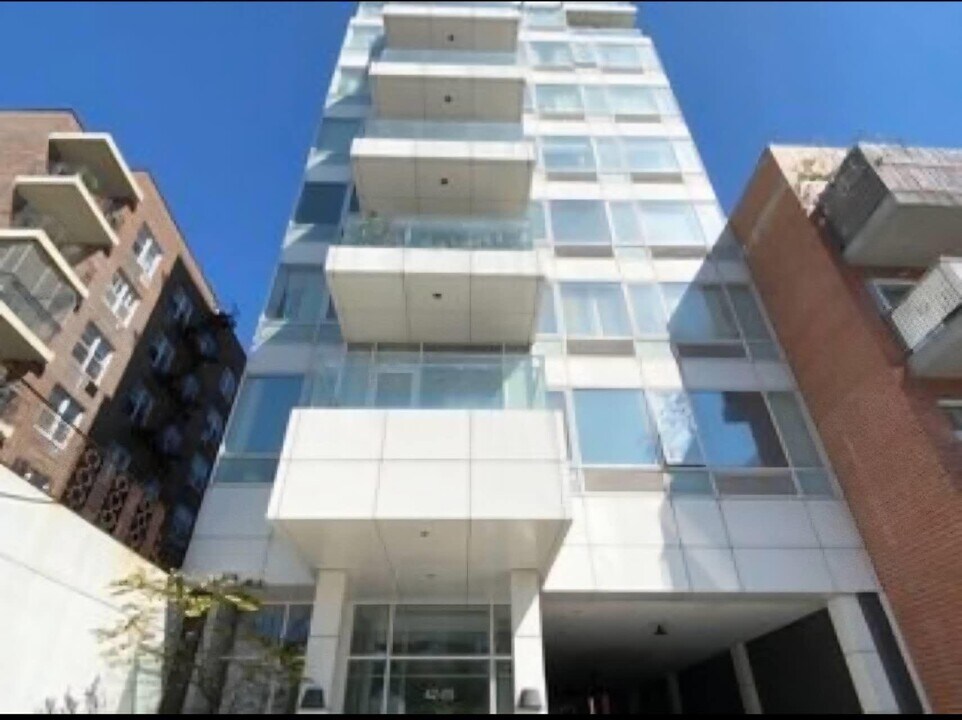 42-05 Parsons Blvd in Queens, NY - Building Photo