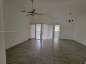 960 N Franklin Ave in Homestead, FL - Foto de edificio - Building Photo