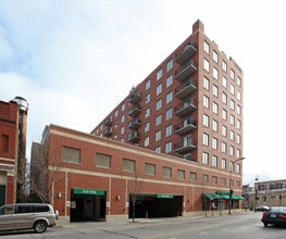 525 Main St in Evanston, IL - Building Photo - Building Photo