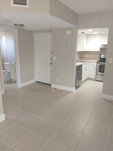 1503 SE Royal Green Cir, Unit V104 in Port St. Lucie, FL - Foto de edificio - Building Photo