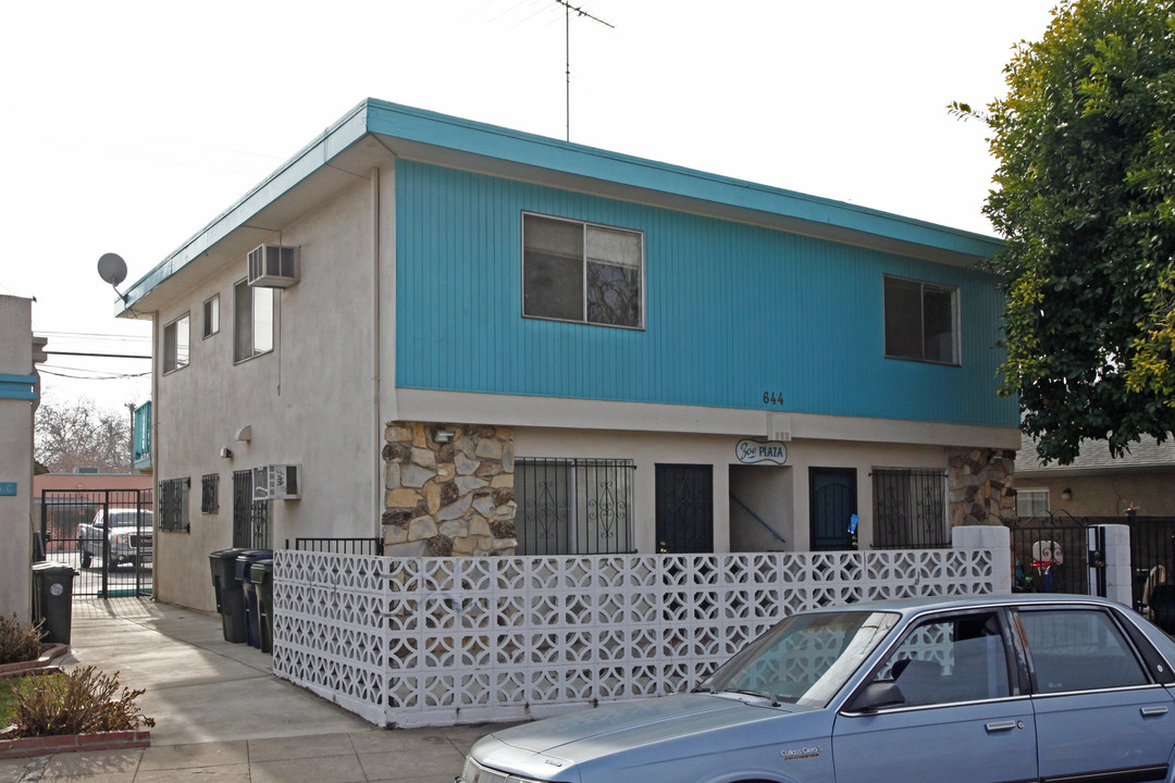 Zoe Plaza Apartments in Sacramento, CA - Building Photo