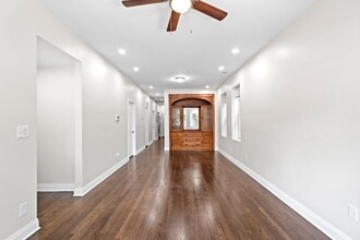 4116 W Cermak Rd, Unit 2 in Chicago, IL - Building Photo - Building Photo