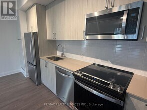 3250 Carding Mill Trail in Oakville, ON - Building Photo - Building Photo