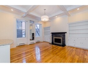 50 Temple St, Unit 211 in Boston, MA - Building Photo - Building Photo