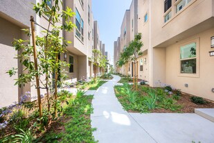 Lilian Frogtown in Los Angeles, CA - Building Photo