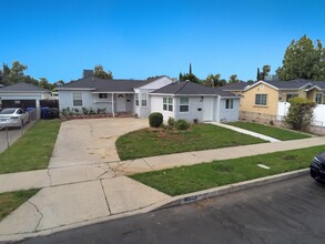 18347 Bessemer St in Los Angeles, CA - Building Photo - Building Photo