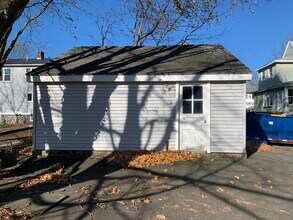 468 Massasoit Rd, Unit Top  floor in Worcester, MA - Building Photo - Building Photo