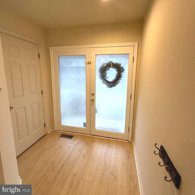 13120 Misty Glen Ln in Fairfax, VA - Building Photo - Building Photo