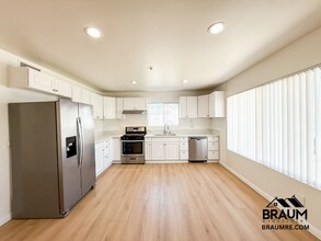 1421 Centinela Ave in Santa Monica, CA - Foto de edificio - Building Photo