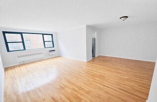 210 Atlantic Ave in Lynbrook, NY - Building Photo