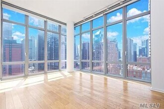310 W 52nd St-Unit -29A in New York, NY - Building Photo - Building Photo