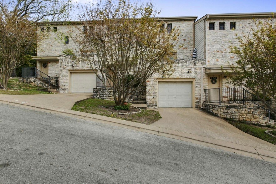 9201 Simmons Rd, Unit 2390-104 in Austin, TX - Foto de edificio