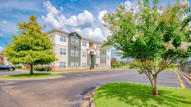 The Quad in Natchitoches, LA - Foto de edificio - Building Photo