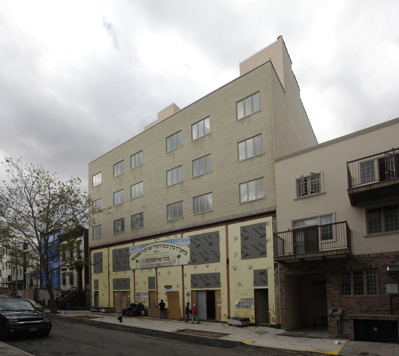 162-166 Skillman St in Brooklyn, NY - Building Photo