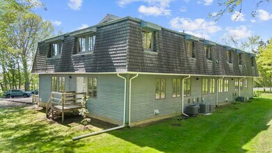 47 Clapboard Hill Rd in Guilford, CT - Building Photo - Building Photo